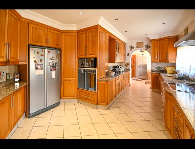 4 BEDROOM TOWNHOUSE FOR SALE IN WESTVILLE